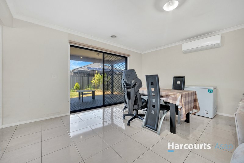 Photo - 31 Kilmarnock Way, Clyde North VIC 3978 - Image 7