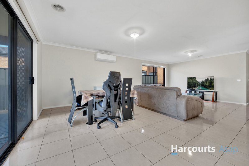 Photo - 31 Kilmarnock Way, Clyde North VIC 3978 - Image 8