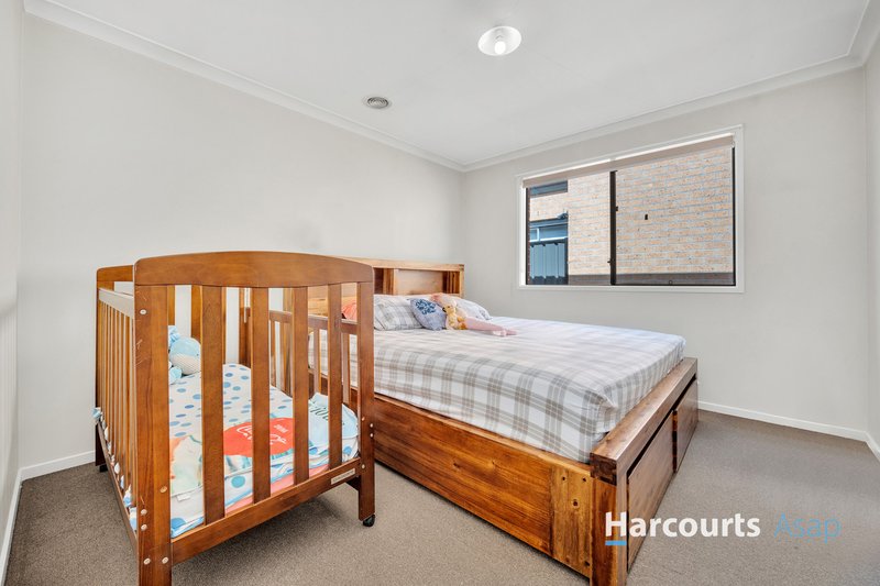 Photo - 31 Kilmarnock Way, Clyde North VIC 3978 - Image 9