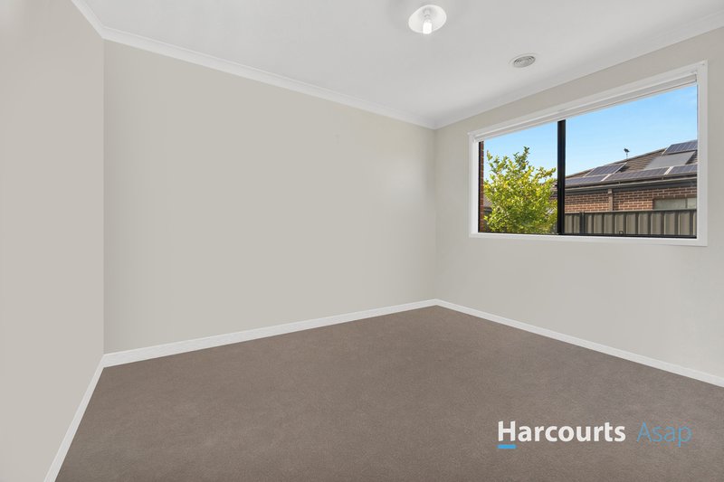 Photo - 31 Kilmarnock Way, Clyde North VIC 3978 - Image 10