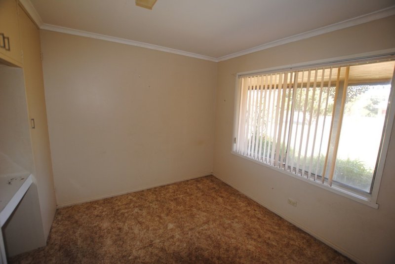 Photo - 31 Kingfisher Avenue, Coleambally NSW 2707 - Image 5