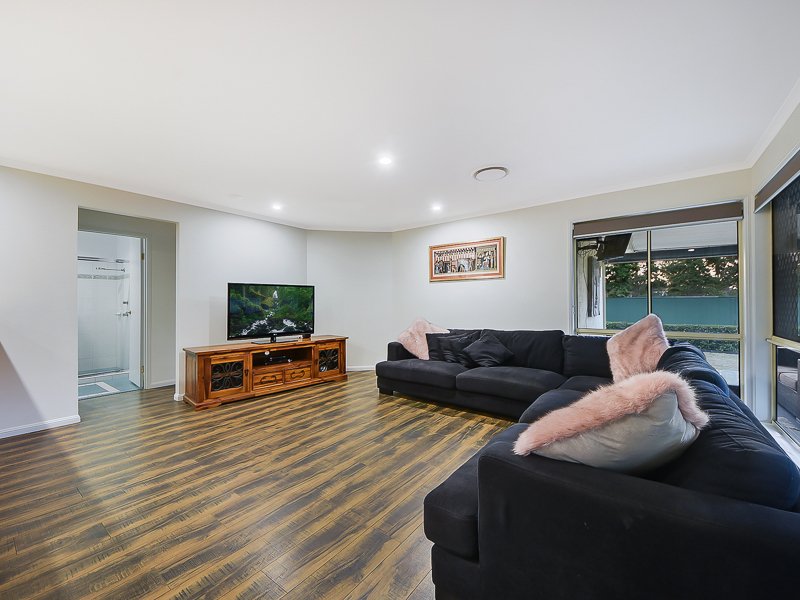 Photo - 31 Kurrajong Place, Bridgeman Downs QLD 4035 - Image 4