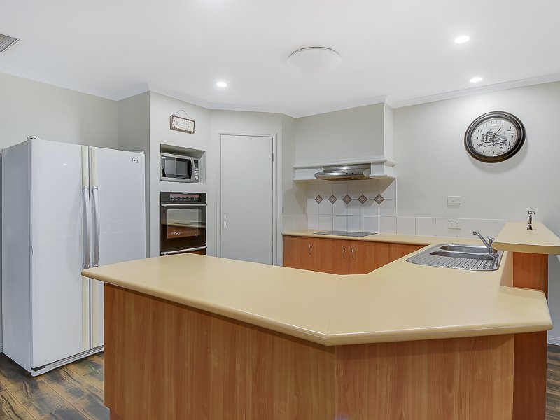 Photo - 31 Kurrajong Place, Bridgeman Downs QLD 4035 - Image 9