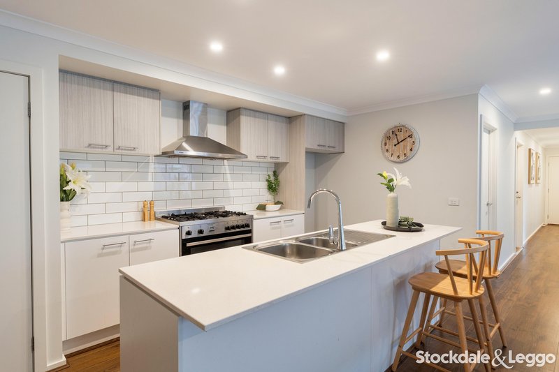 Photo - 31 Latchford Drive, Mickleham VIC 3064 - Image 3