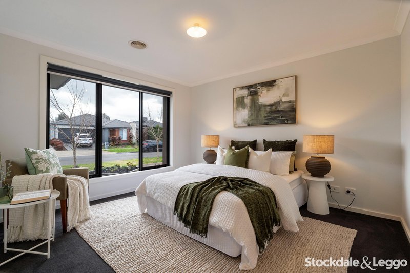 Photo - 31 Latchford Drive, Mickleham VIC 3064 - Image 5