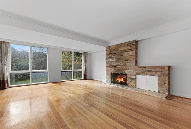 Photo - 31 Leyland Road, Mount Waverley VIC 3149 - Image 2