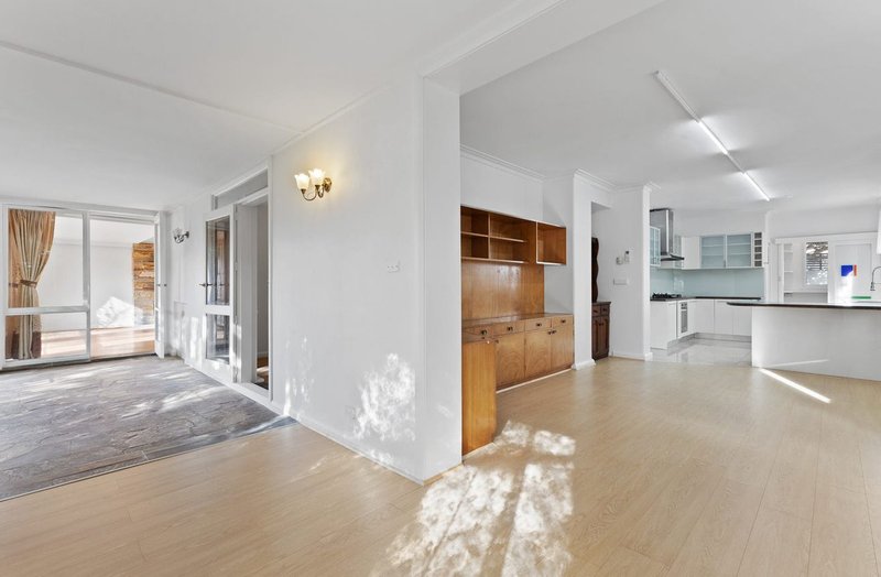 Photo - 31 Leyland Road, Mount Waverley VIC 3149 - Image 3