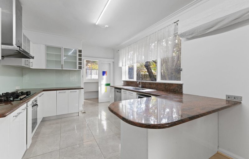 Photo - 31 Leyland Road, Mount Waverley VIC 3149 - Image 4