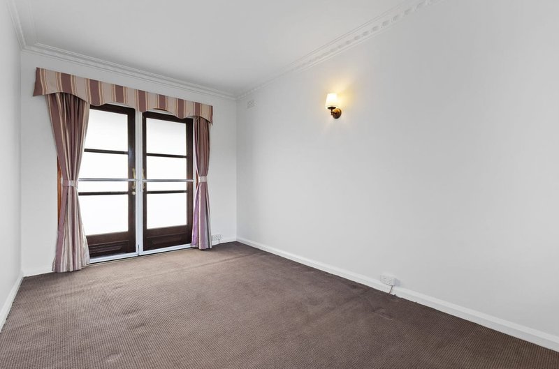 Photo - 31 Leyland Road, Mount Waverley VIC 3149 - Image 5
