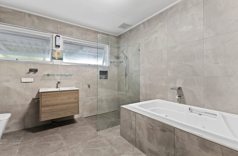 Photo - 31 Leyland Road, Mount Waverley VIC 3149 - Image 7