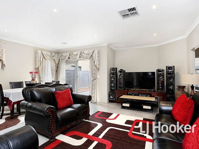 Photo - 31 Lilyturf Drive, Tarneit VIC 3029 - Image 3