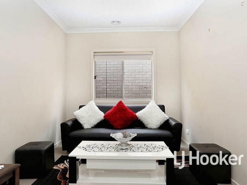 Photo - 31 Lilyturf Drive, Tarneit VIC 3029 - Image 5