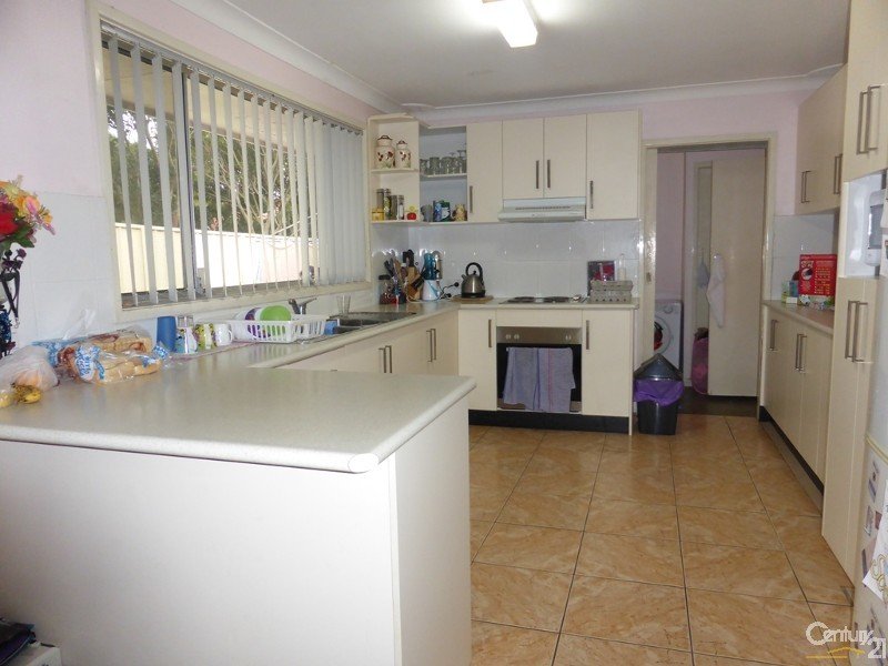 Photo - 31 Loddon Crescent, Campbelltown NSW 2560 - Image 3