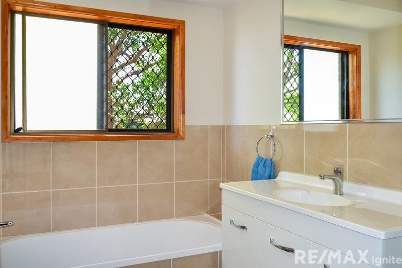 Photo - 31 Loddon Street, Riverhills QLD 4074 - Image 12