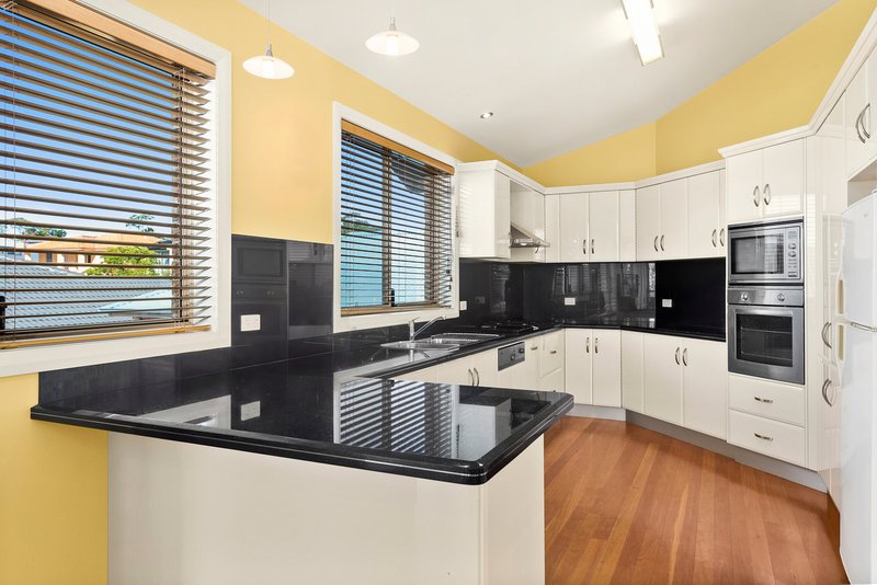 Photo - 31 Lord Howe Avenue, Shell Cove NSW 2529 - Image 3