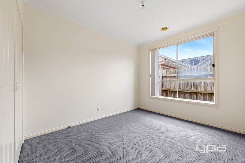 Photo - 31 Macadamia Grove, Werribee VIC 3030 - Image 8