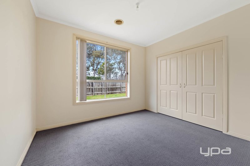 Photo - 31 Macadamia Grove, Werribee VIC 3030 - Image 9