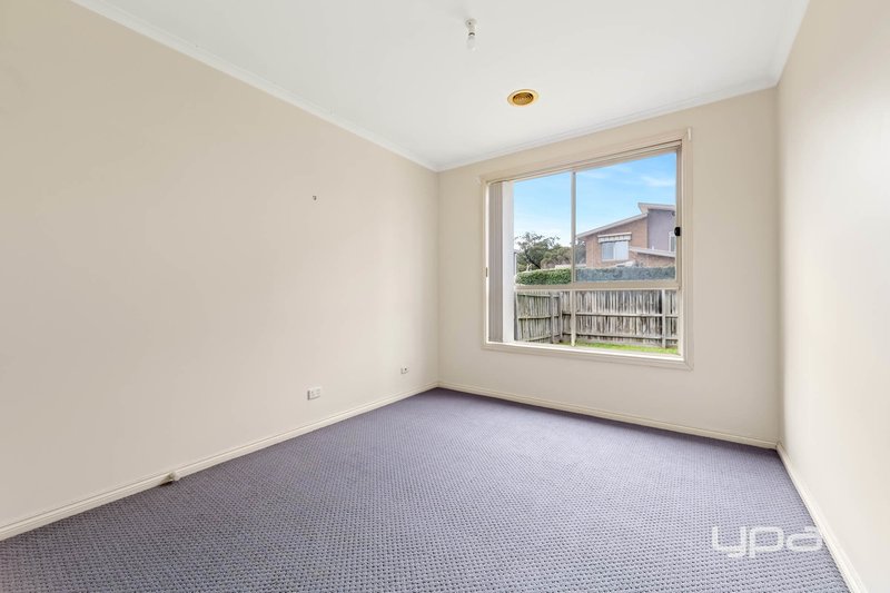 Photo - 31 Macadamia Grove, Werribee VIC 3030 - Image 10