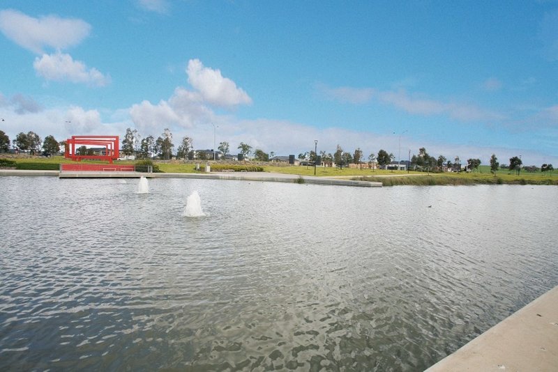 Photo - 31 Mallard Circuit, Craigieburn VIC 3064 - Image 5