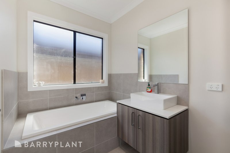 Photo - 31 Malleefowl Boulevard, Beveridge VIC 3753 - Image 9