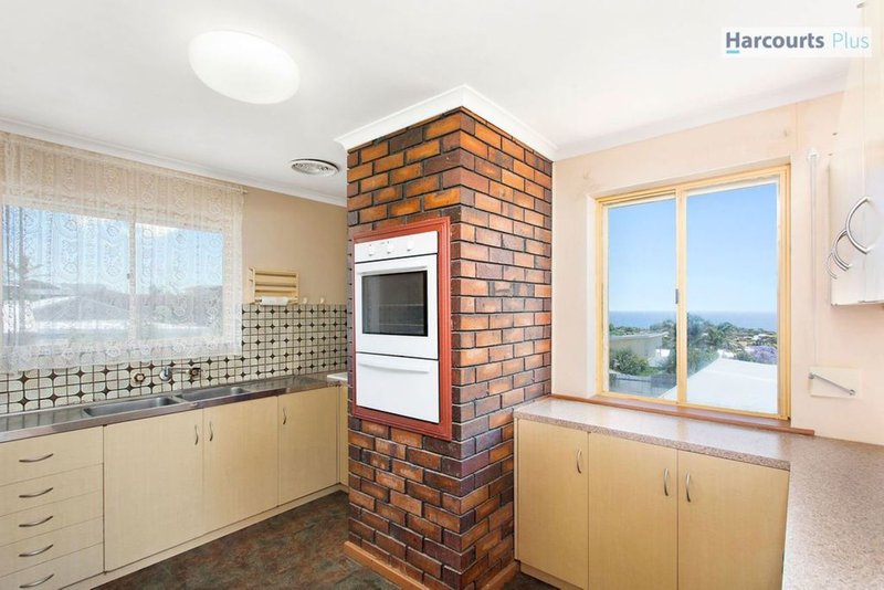 Photo - 31 Manunda Way, Hallett Cove SA 5158 - Image 3