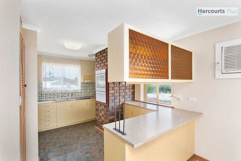 Photo - 31 Manunda Way, Hallett Cove SA 5158 - Image 4