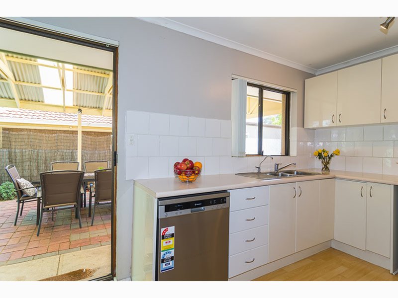 Photo - 31 Mccartney Street, Morphett Vale SA 5162 - Image 4