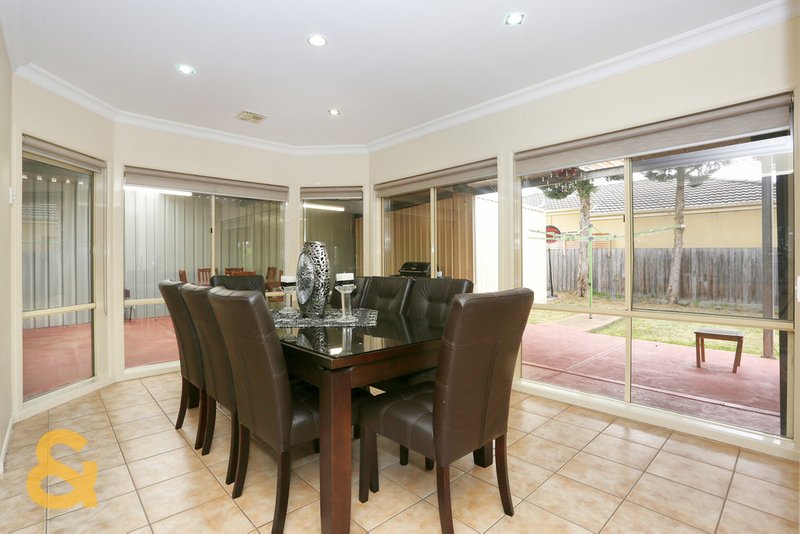 Photo - 31 Mckenzie Crescent, Roxburgh Park VIC 3064 - Image 3