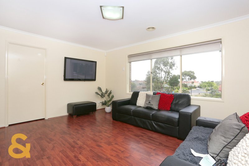 Photo - 31 Mckenzie Crescent, Roxburgh Park VIC 3064 - Image 8