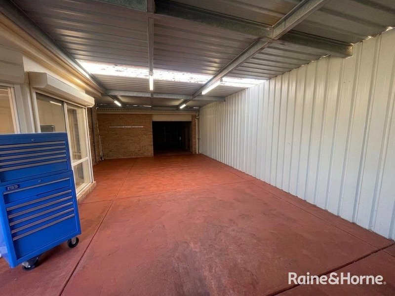 Photo - 31 Mckenzie Crescent, Roxburgh Park VIC 3064 - Image 14