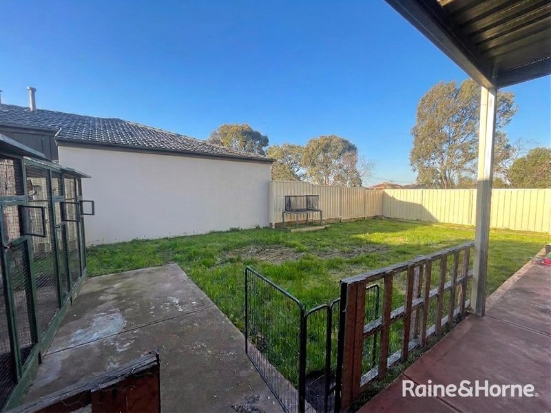 Photo - 31 Mckenzie Crescent, Roxburgh Park VIC 3064 - Image 15