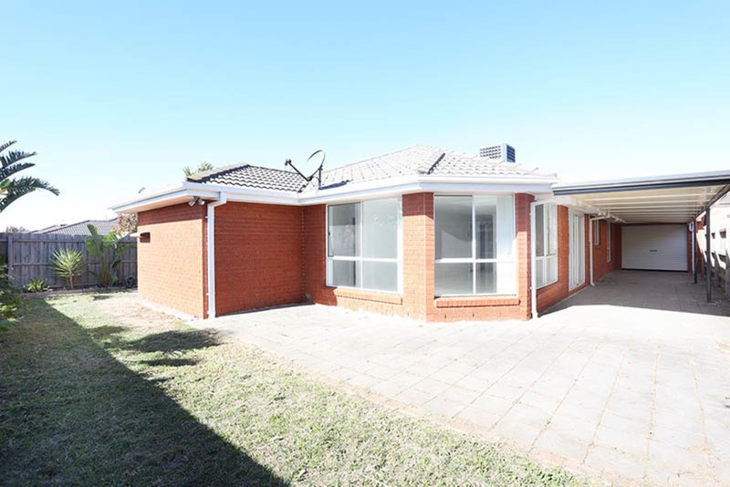 Photo - 31 Mckeown Crescent, Roxburgh Park VIC 3064 - Image 9