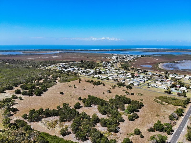 Photo - 31 Mcloughlins Beach Road, Mcloughlins Beach VIC 3874 - Image 1