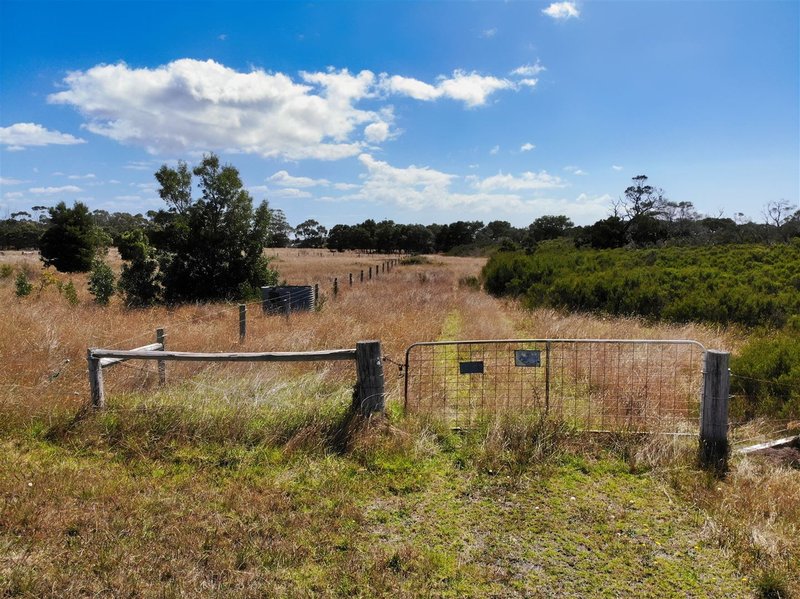 Photo - 31 Mcloughlins Beach Road, Mcloughlins Beach VIC 3874 - Image 2