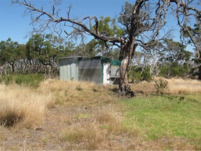 Photo - 31 Mcloughlins Beach Road, Mcloughlins Beach VIC 3874 - Image 4