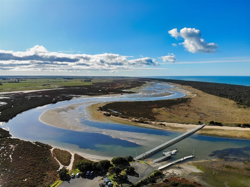 Photo - 31 Mcloughlins Beach Road, Mcloughlins Beach VIC 3874 - Image 10