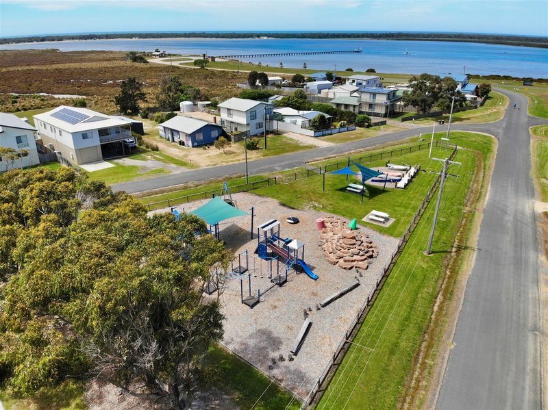 Photo - 31 Mcloughlins Beach Road, Mcloughlins Beach VIC 3874 - Image 11