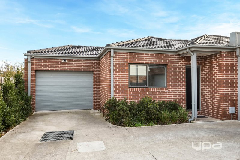 Photo - 3/1 Mcrae Avenue, St Albans VIC 3021 - Image 1