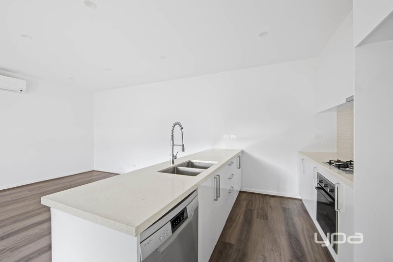 Photo - 3/1 Mcrae Avenue, St Albans VIC 3021 - Image 2