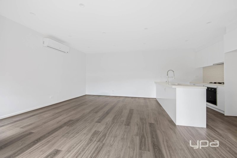 Photo - 3/1 Mcrae Avenue, St Albans VIC 3021 - Image 3