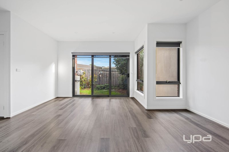 Photo - 3/1 Mcrae Avenue, St Albans VIC 3021 - Image 4
