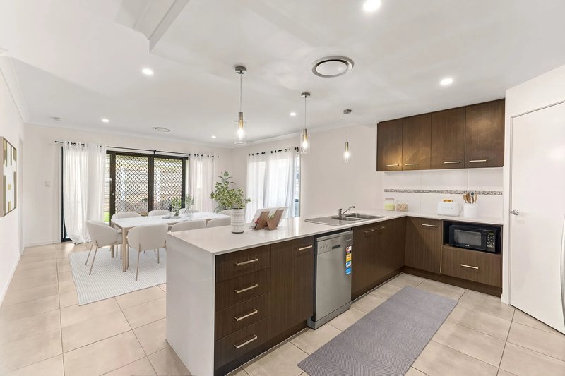 Photo - 31 Meadows Circuit, Bellbird Park QLD 4300 - Image 3