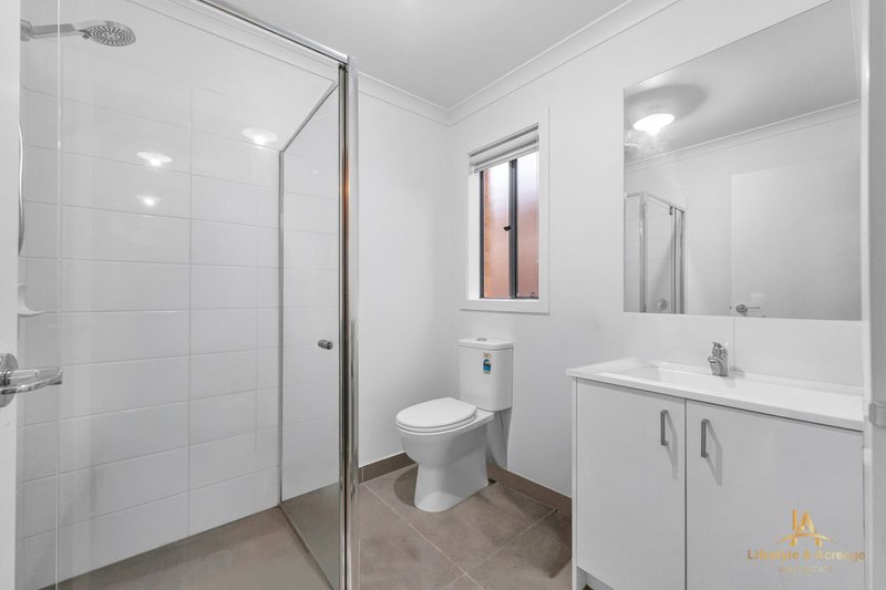 Photo - 31 Merlot Road, Pakenham VIC 3810 - Image 6
