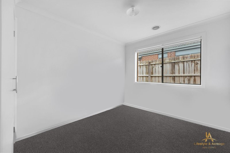 Photo - 31 Merlot Road, Pakenham VIC 3810 - Image 7