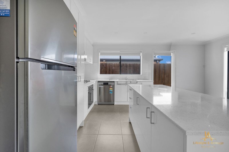 Photo - 31 Merlot Road, Pakenham VIC 3810 - Image 12