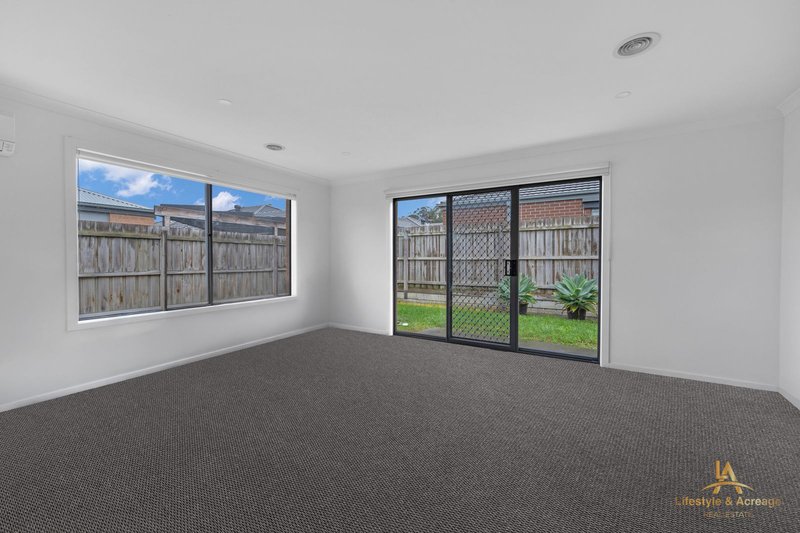 Photo - 31 Merlot Road, Pakenham VIC 3810 - Image 15