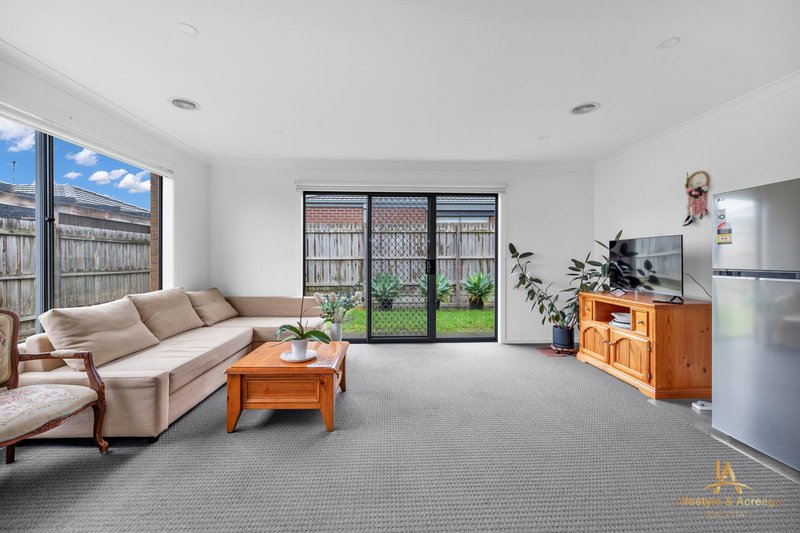 Photo - 31 Merlot Road, Pakenham VIC 3810 - Image 16