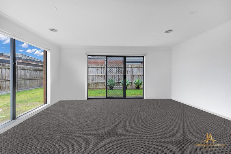 Photo - 31 Merlot Road, Pakenham VIC 3810 - Image 17