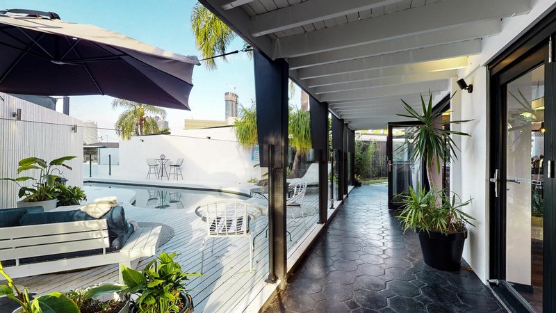 Photo - 31 Merrimac Boulevard, Broadbeach Waters QLD 4218 - Image 6