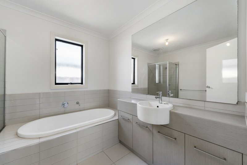 Photo - 31 Mimosa Way, Burnside Heights VIC 3023 - Image 9